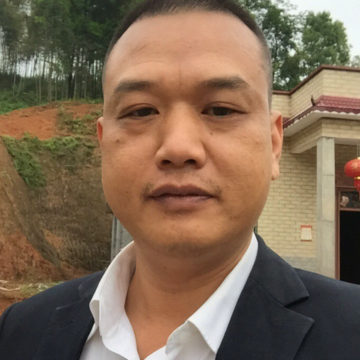 包容愿蓝天的照片