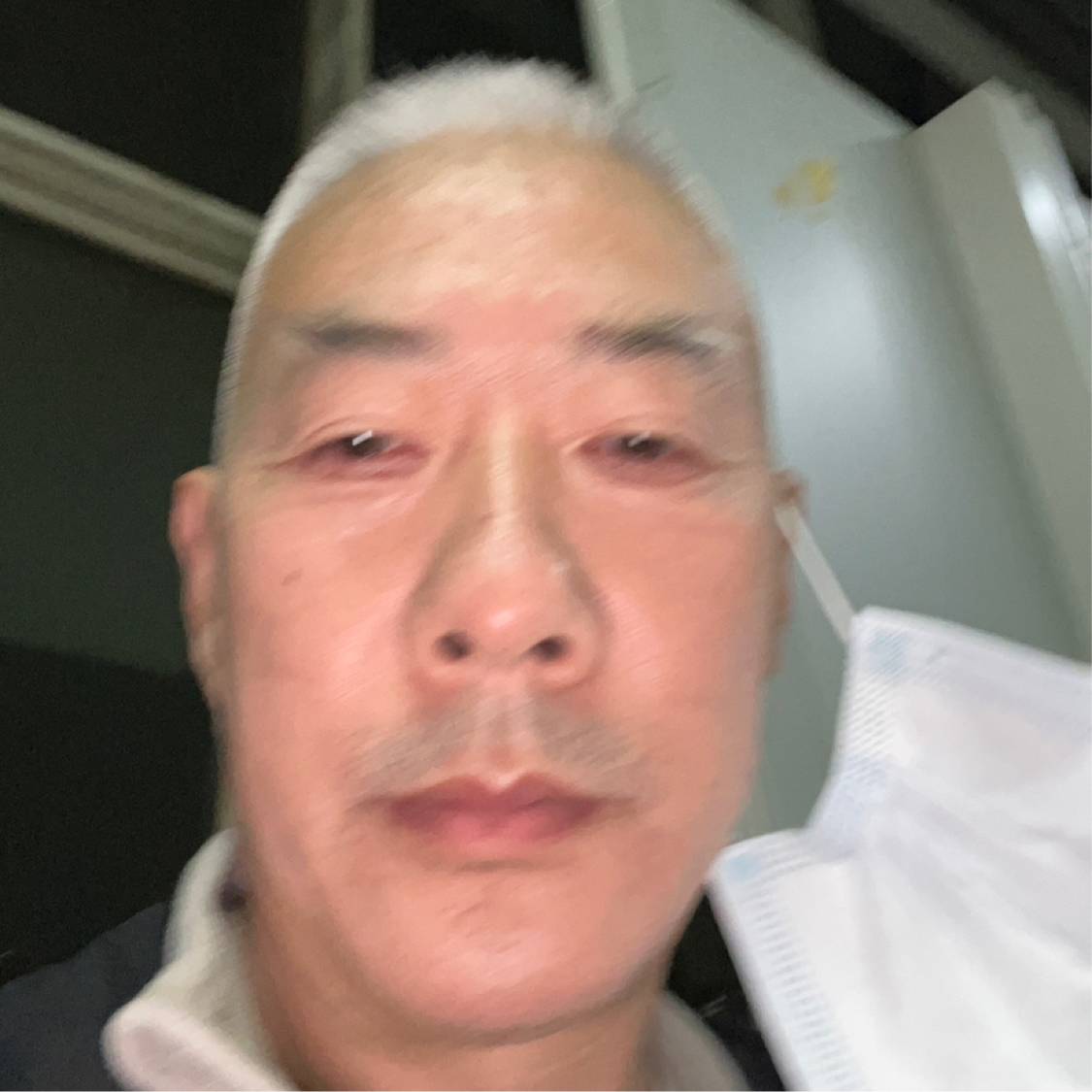 忧郁遇見睫毛的照片
