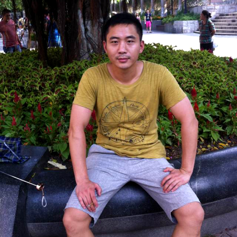 微笑轻松快乐面对的照片