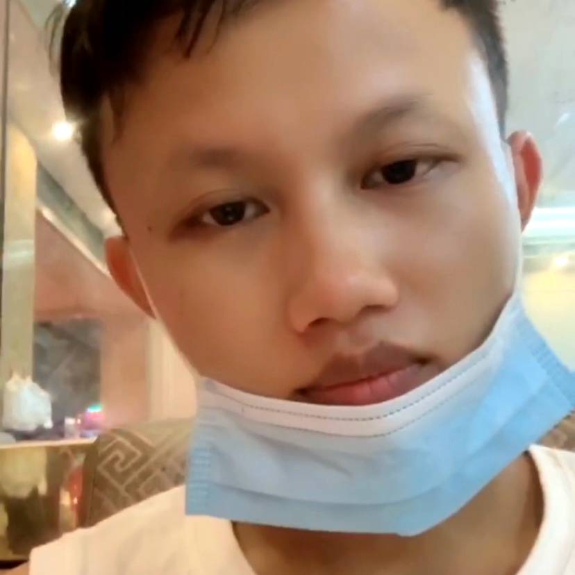 优雅吃醋钢笔的照片