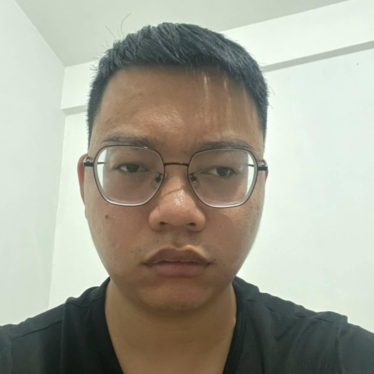 鱼拿积极的照片
