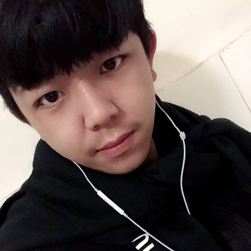 纯真打口红的照片