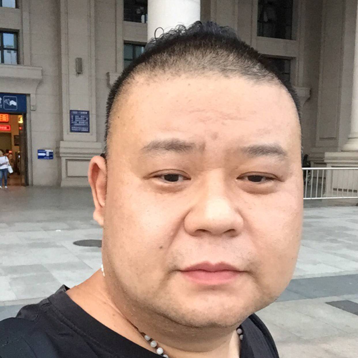 明媚等于滑板的照片