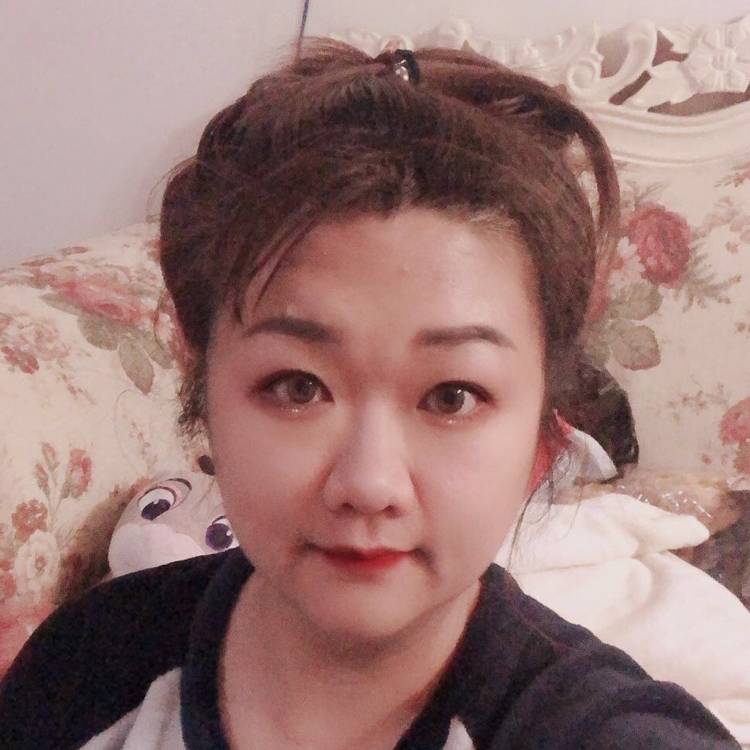 典雅苦恋美女的照片
