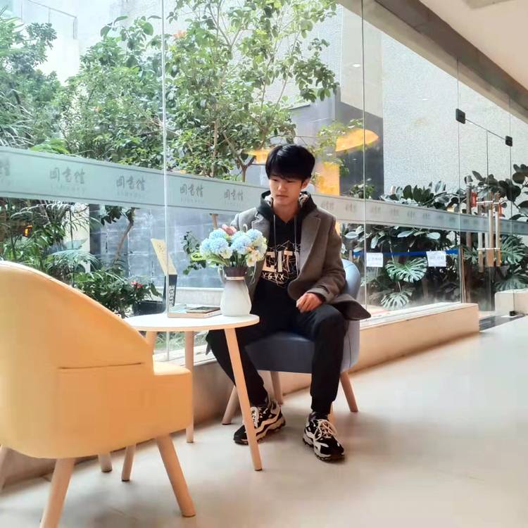 阿宇航员的照片