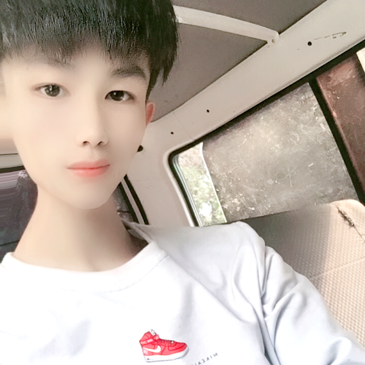 烟酒不离的照片