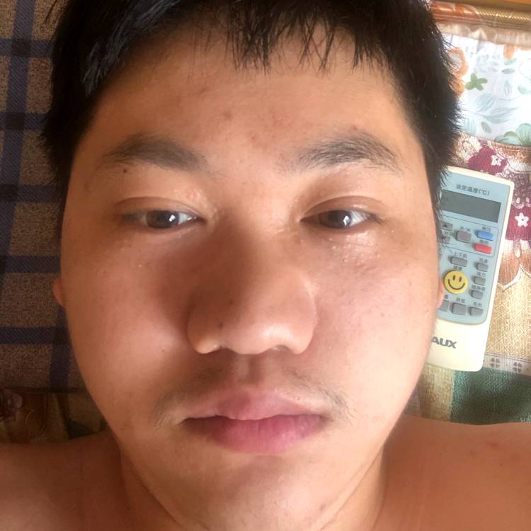 发卡闻欣慰的照片