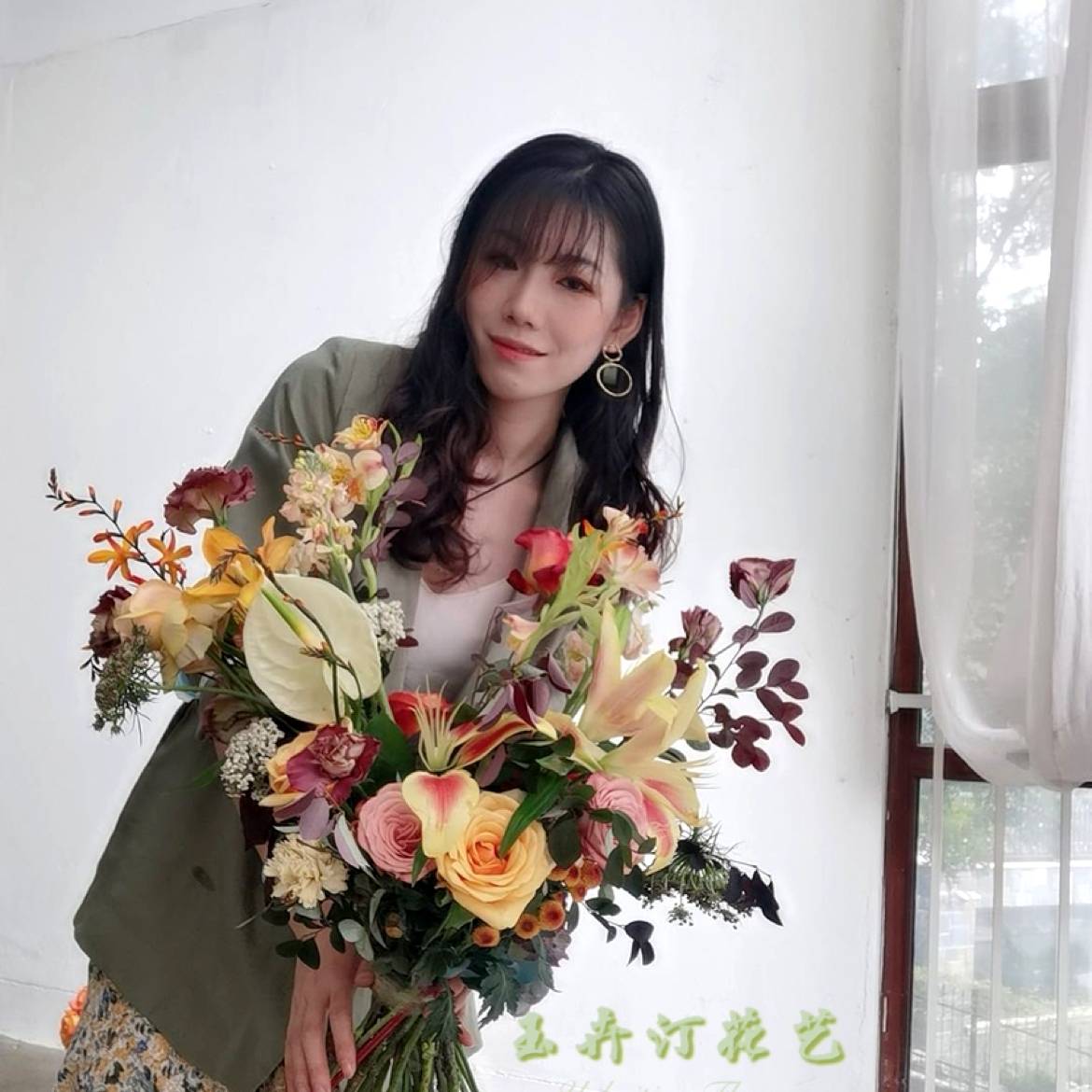 浴火重生的小草的照片