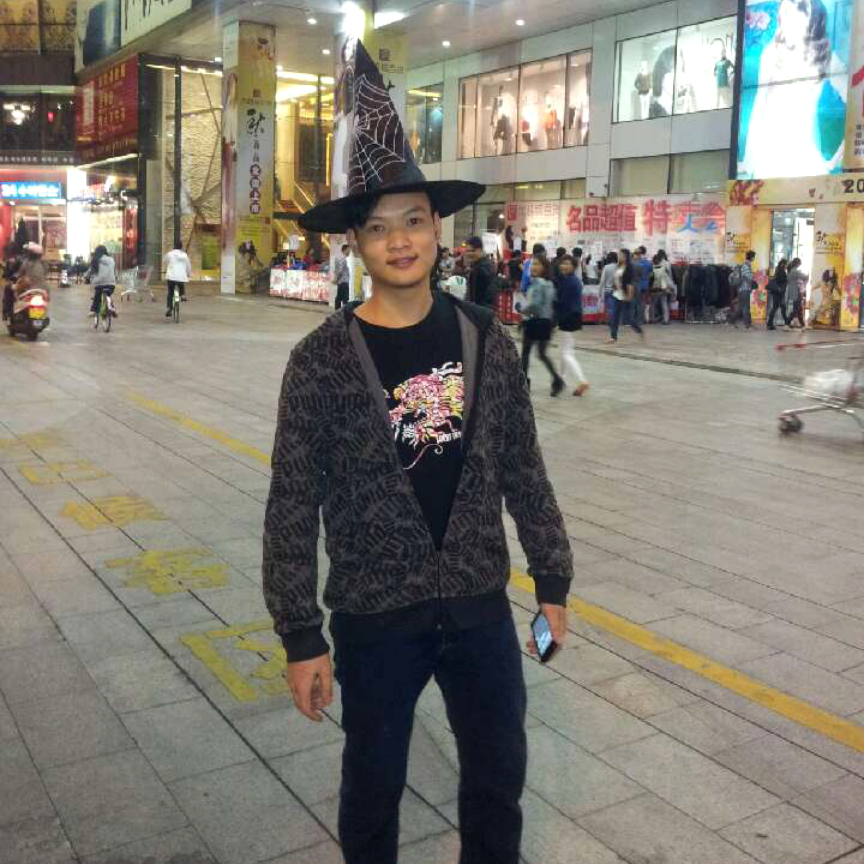 超人打怪兽的照片