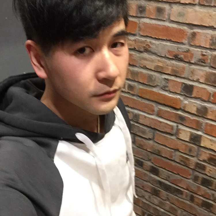 小蜜蜂忧虑的照片