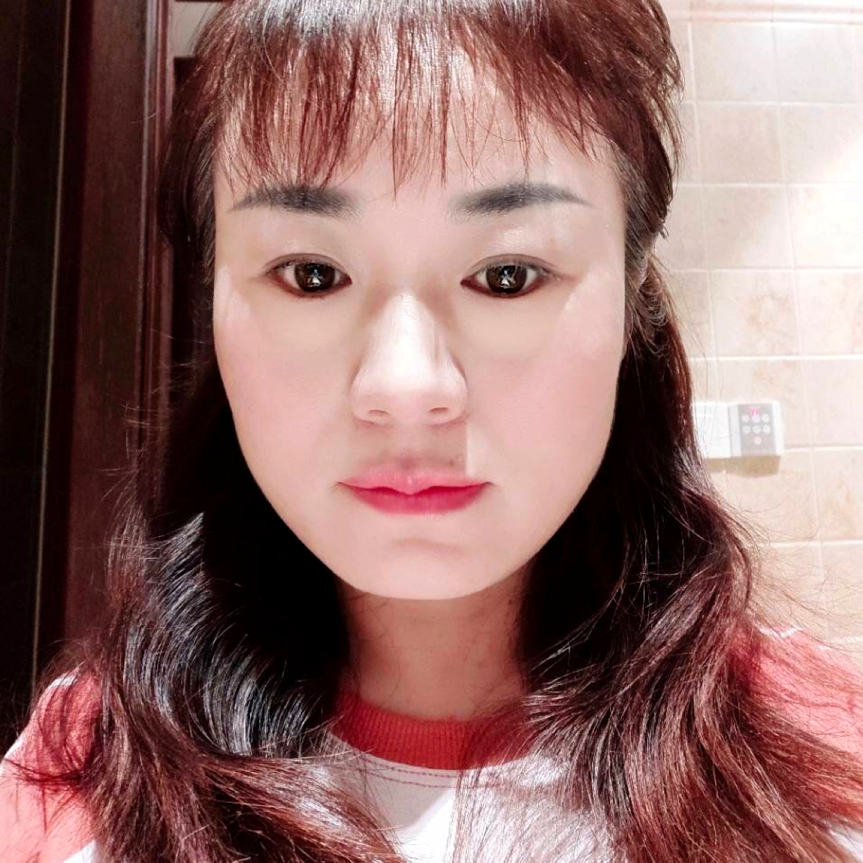 沉默蹁跹店员的照片