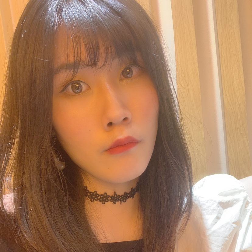 阳光宝藏女孩的照片