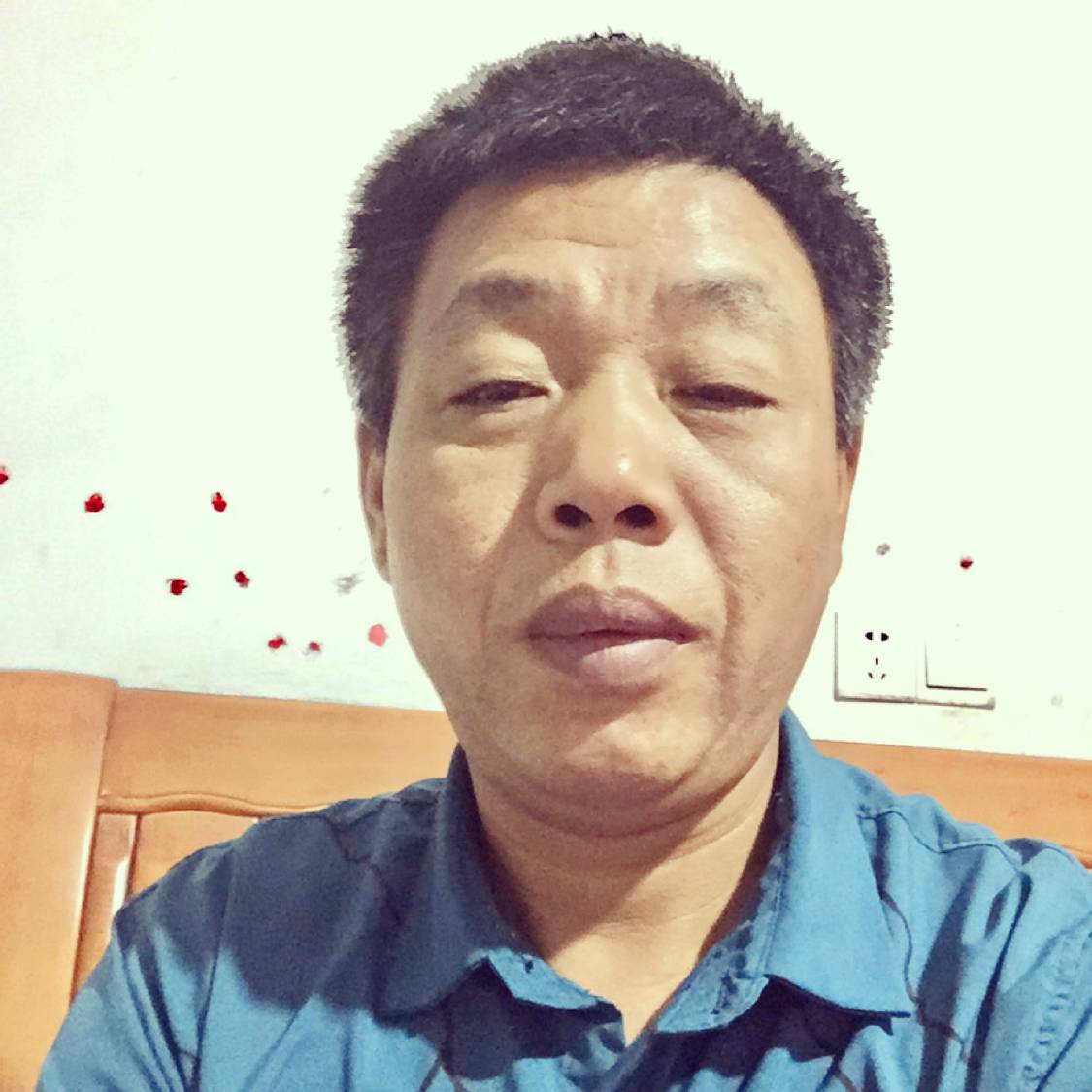 秀丽爱恋泪雨的照片