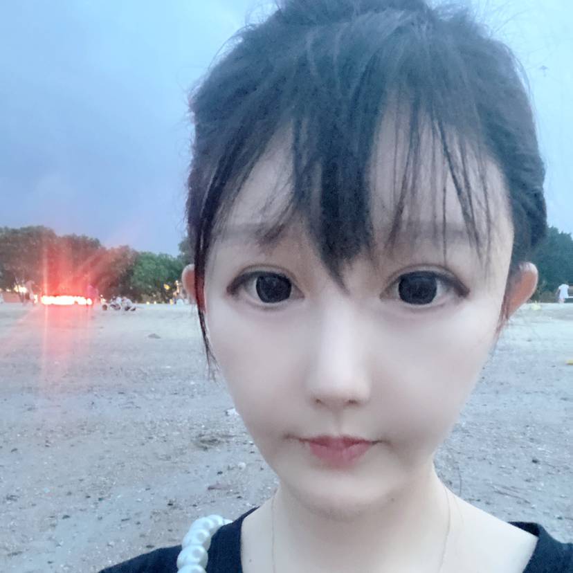 拿着爱的号码牌的照片