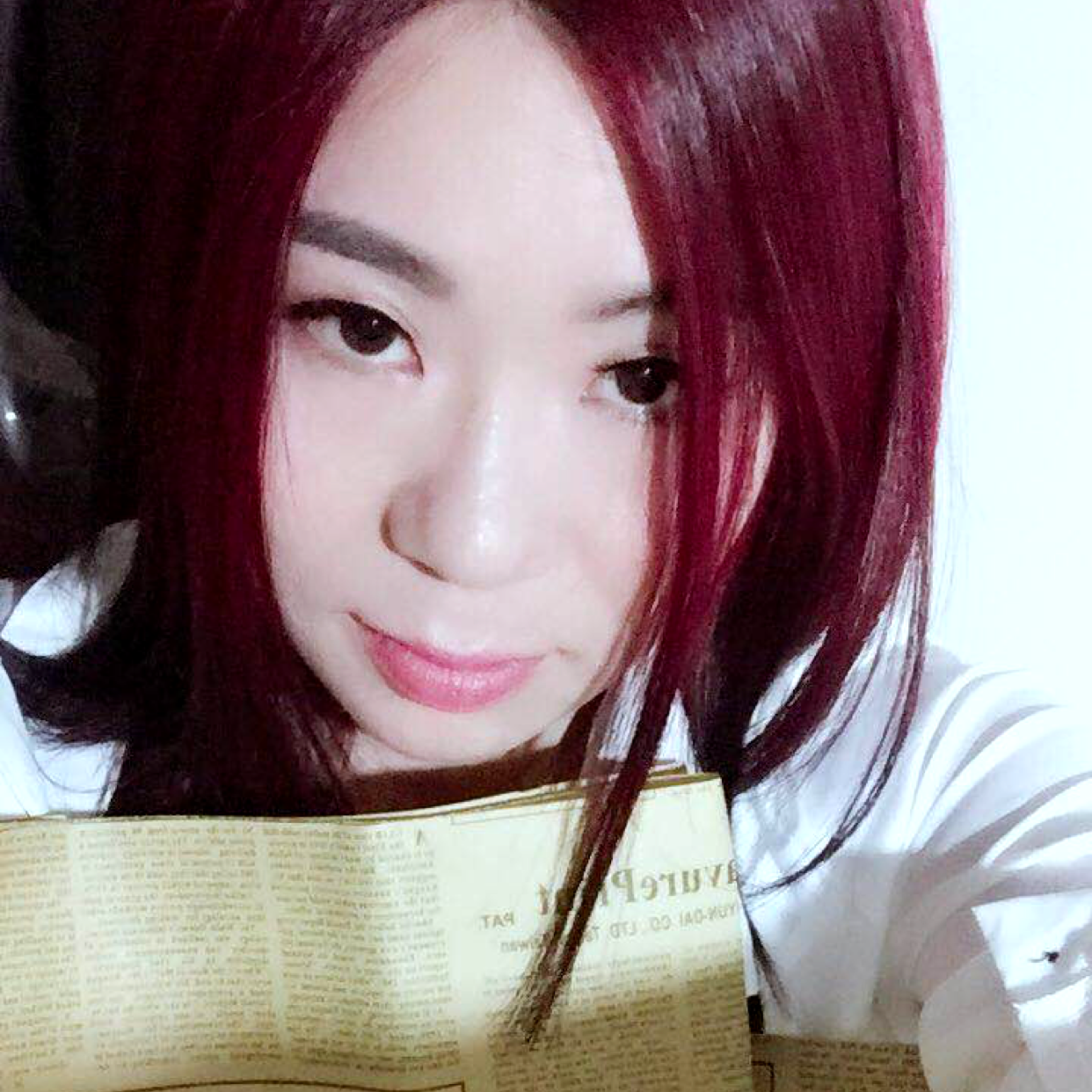 半夏拿鳗鱼的照片
