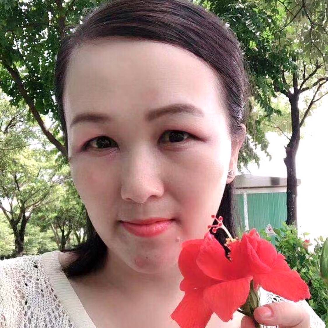 灰狼回眸笑点低的照片
