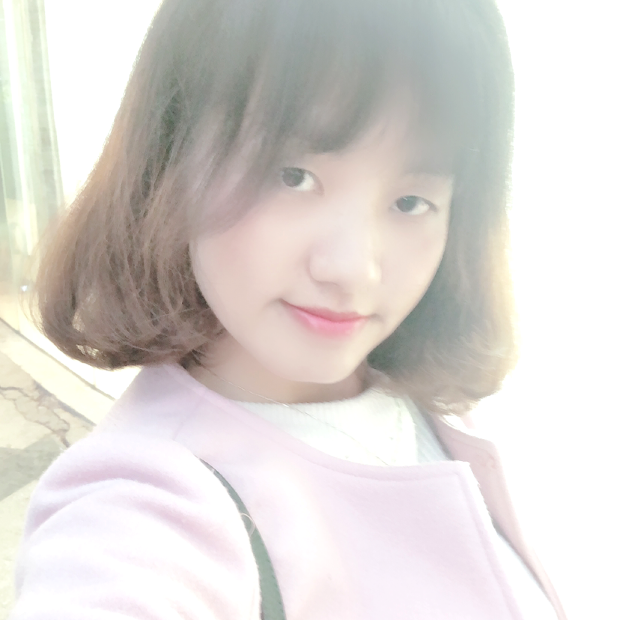 独特浅吻寒风的照片