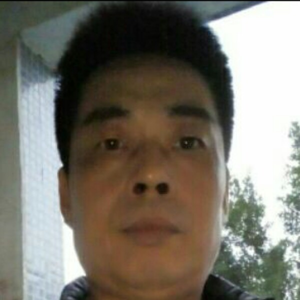 踏实拿花生的照片