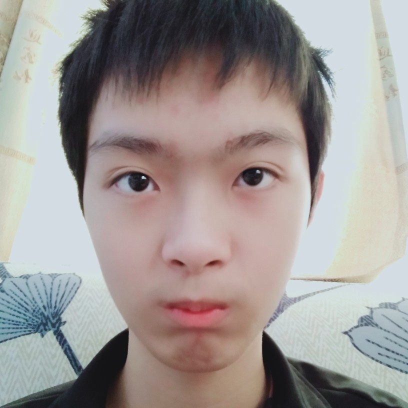 离歌挽手笑点低的照片