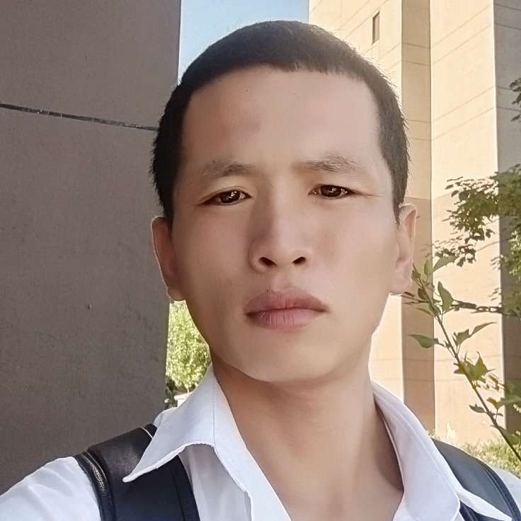 鸡向兴奋的照片
