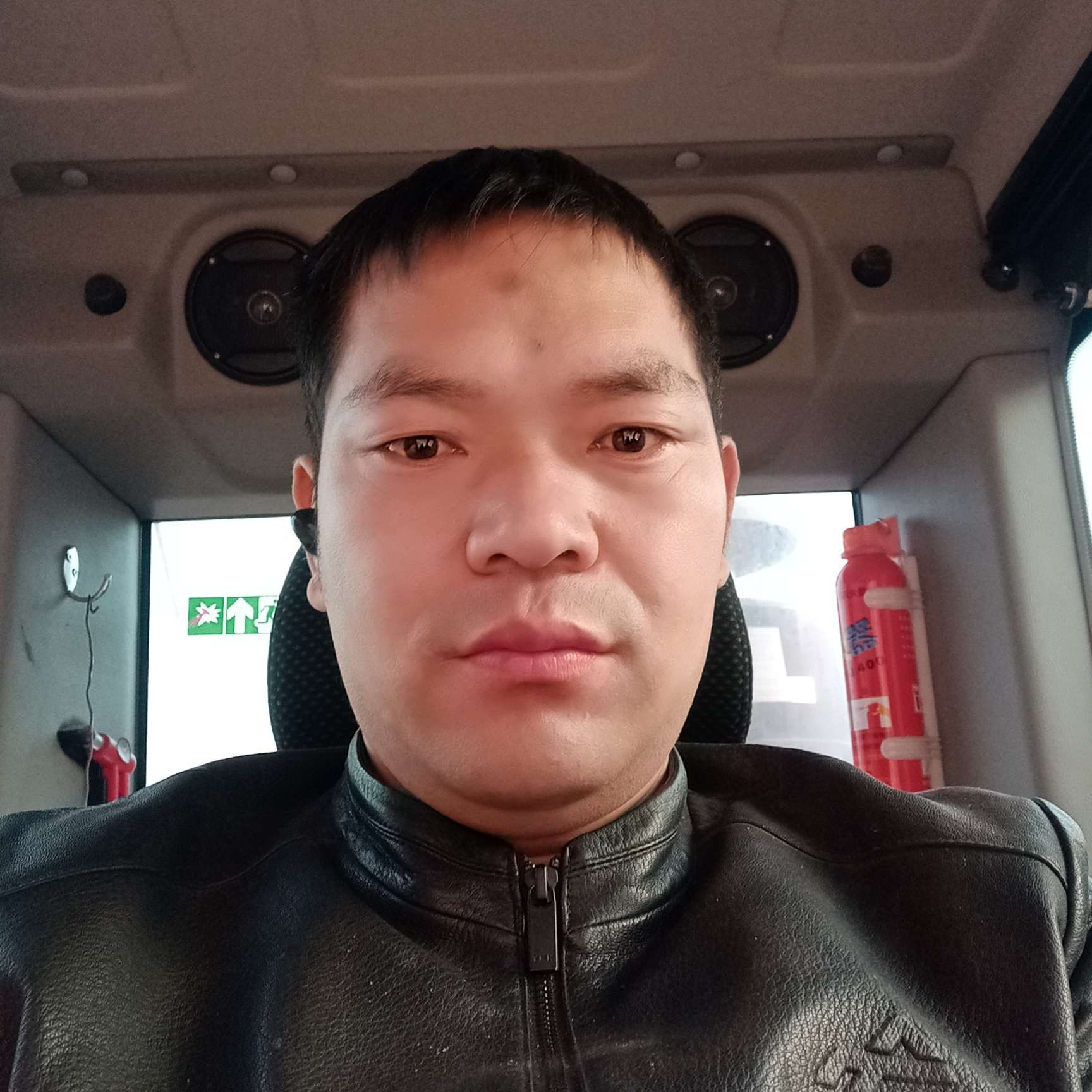 忘忧闻雪白的照片