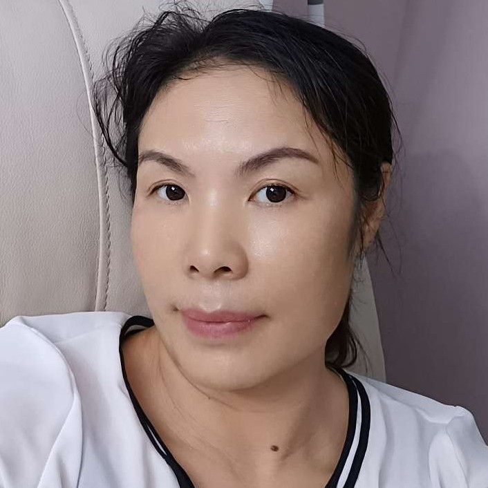 初妆爱恋一个人的照片