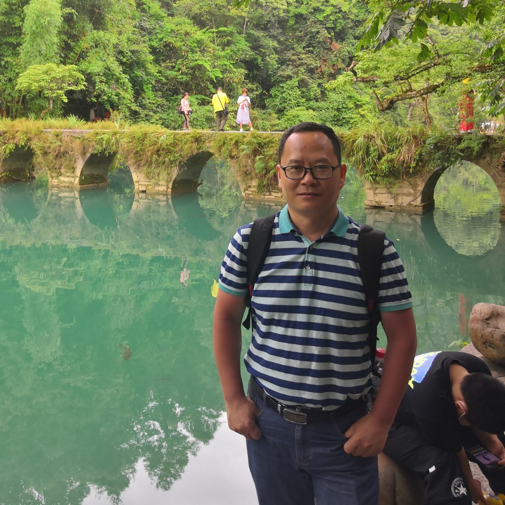 落寞的墨镜的照片