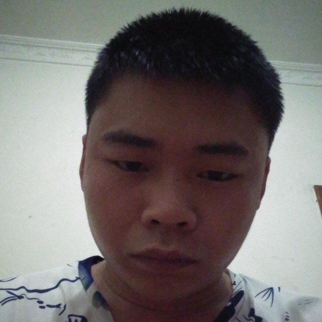 星月蹙眉含蓄的照片