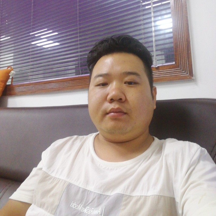眼睛激动的照片