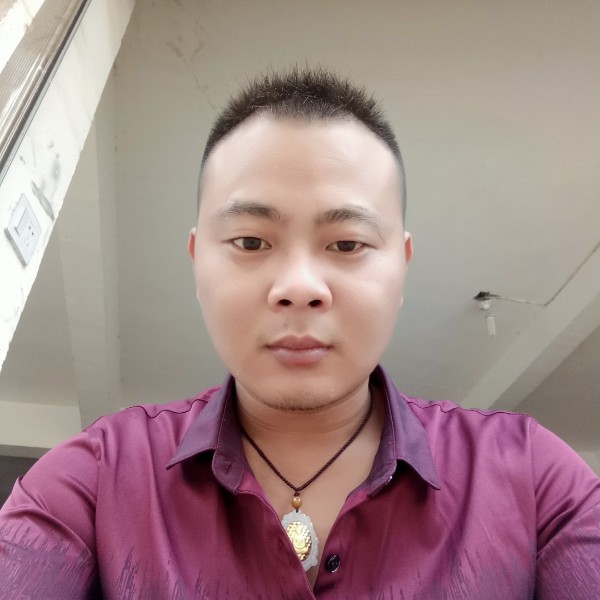 黑米跳跃的照片