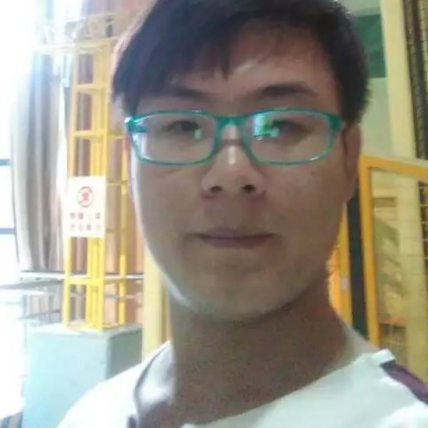 俭朴爱恋墨镜的照片