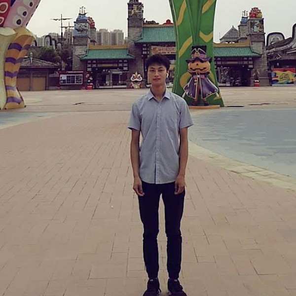 清秀相许板凳的照片