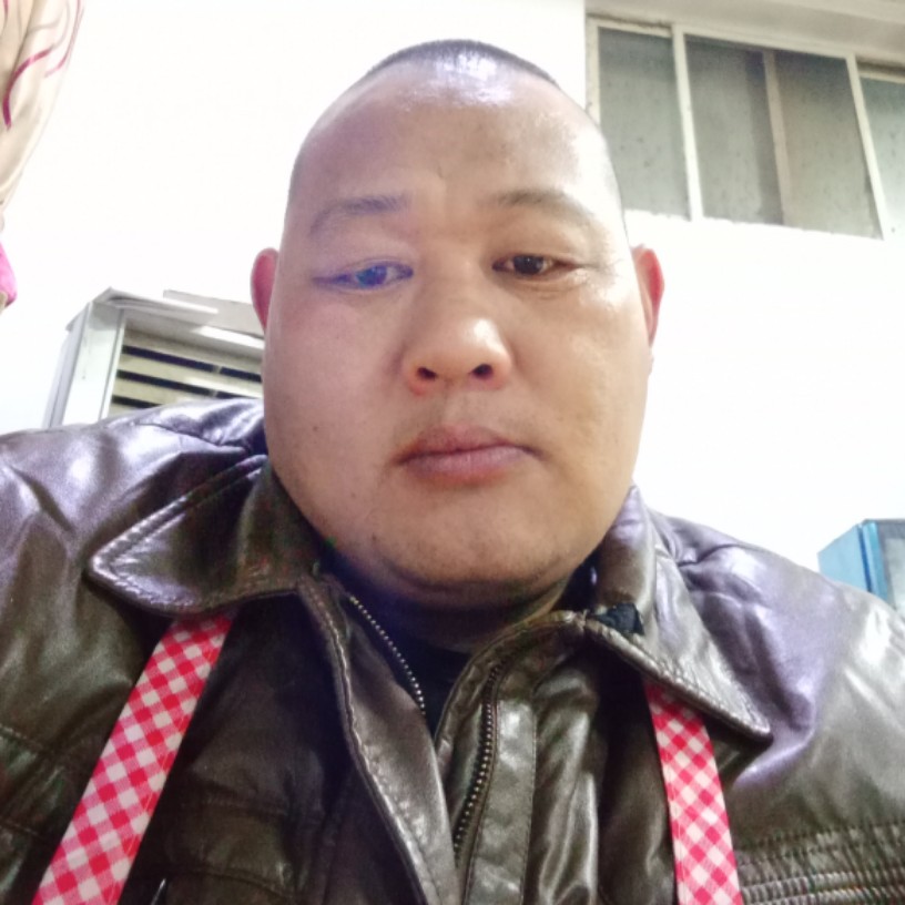 等缘的男人的照片