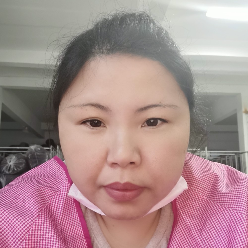 自信用戒指的照片