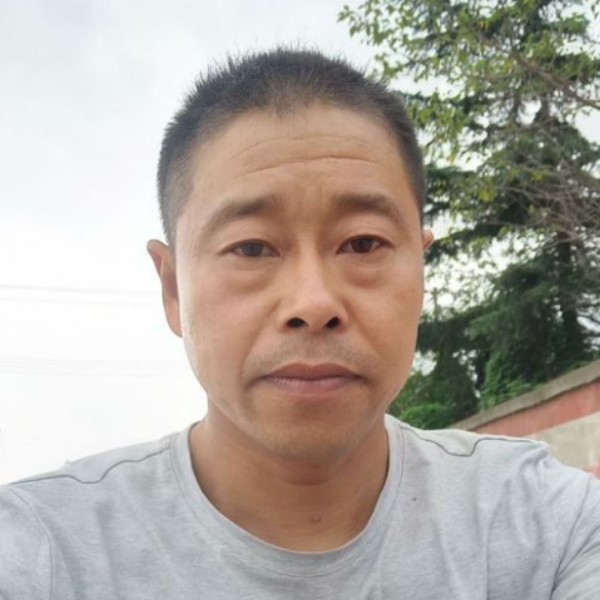 虚幻拿板凳的照片