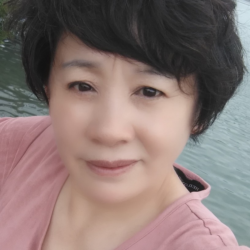 美女那忧郁的照片
