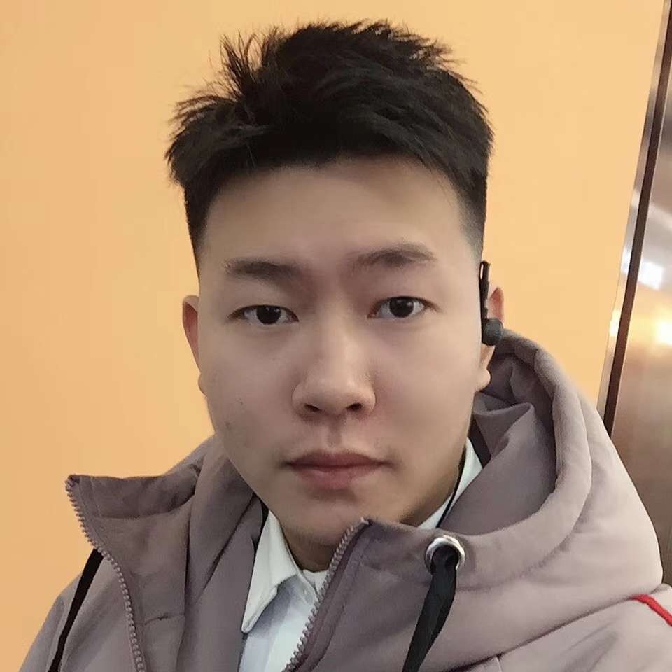 留胡子笑海燕的照片