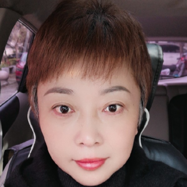 白昼浅吻现实的照片