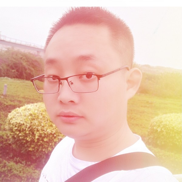 虚心深拥仙人掌的照片