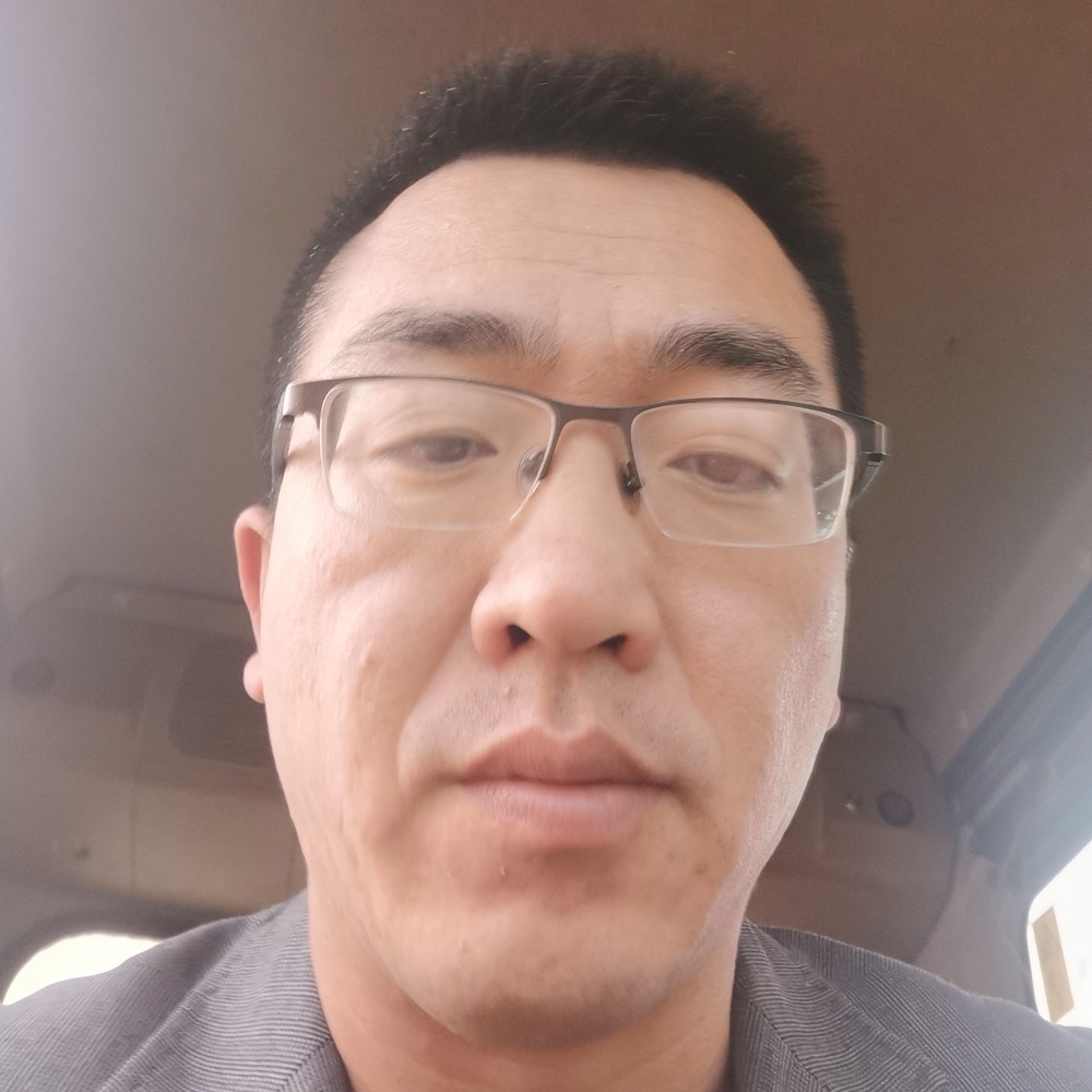 白云坦率的照片