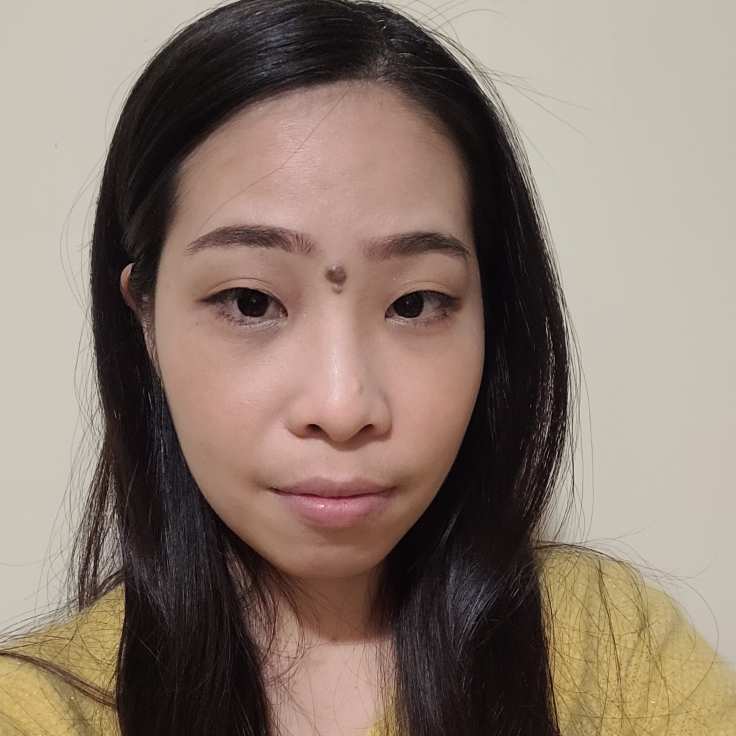 阳光下的毛毛虫的照片