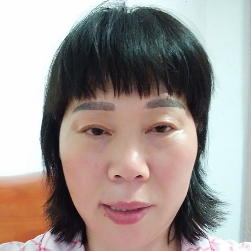 眼神年轻的照片