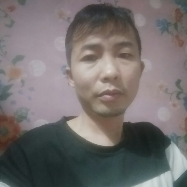 浪花上的船的照片