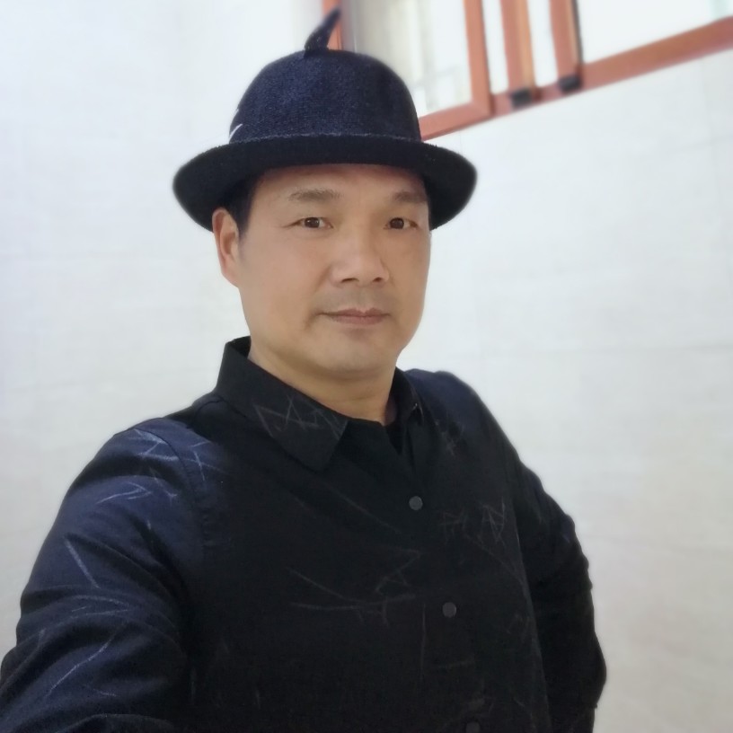 王加利的照片