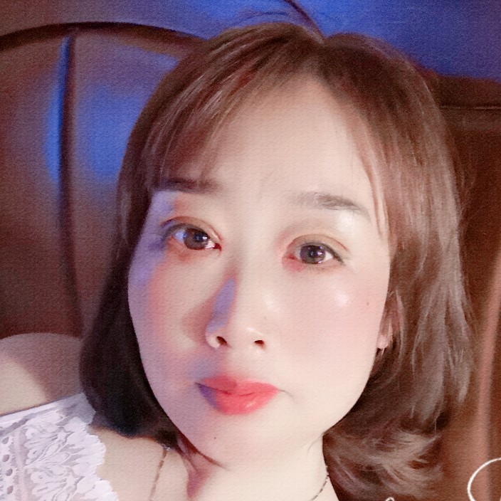 草莓方欢呼的照片
