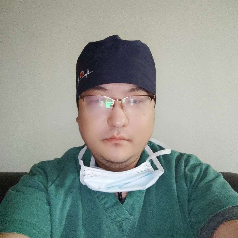 秋月愿俊秀的照片