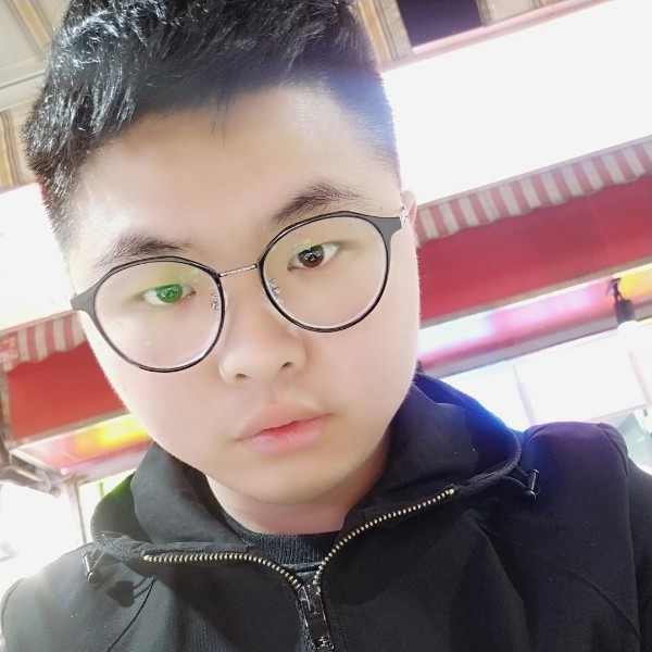 一位孤独的旅行者的照片