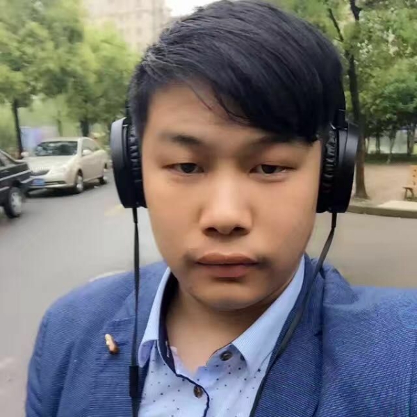 何必誇張成愛的照片