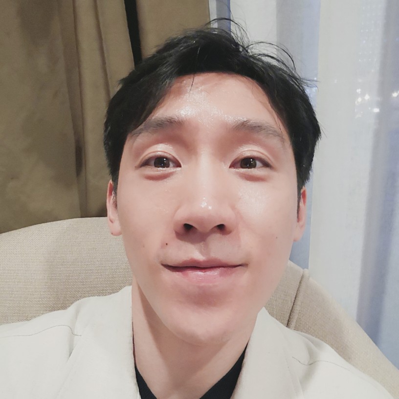 逐风感动的猫的照片