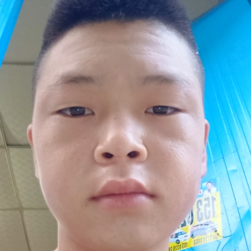 旧时光打项链的照片